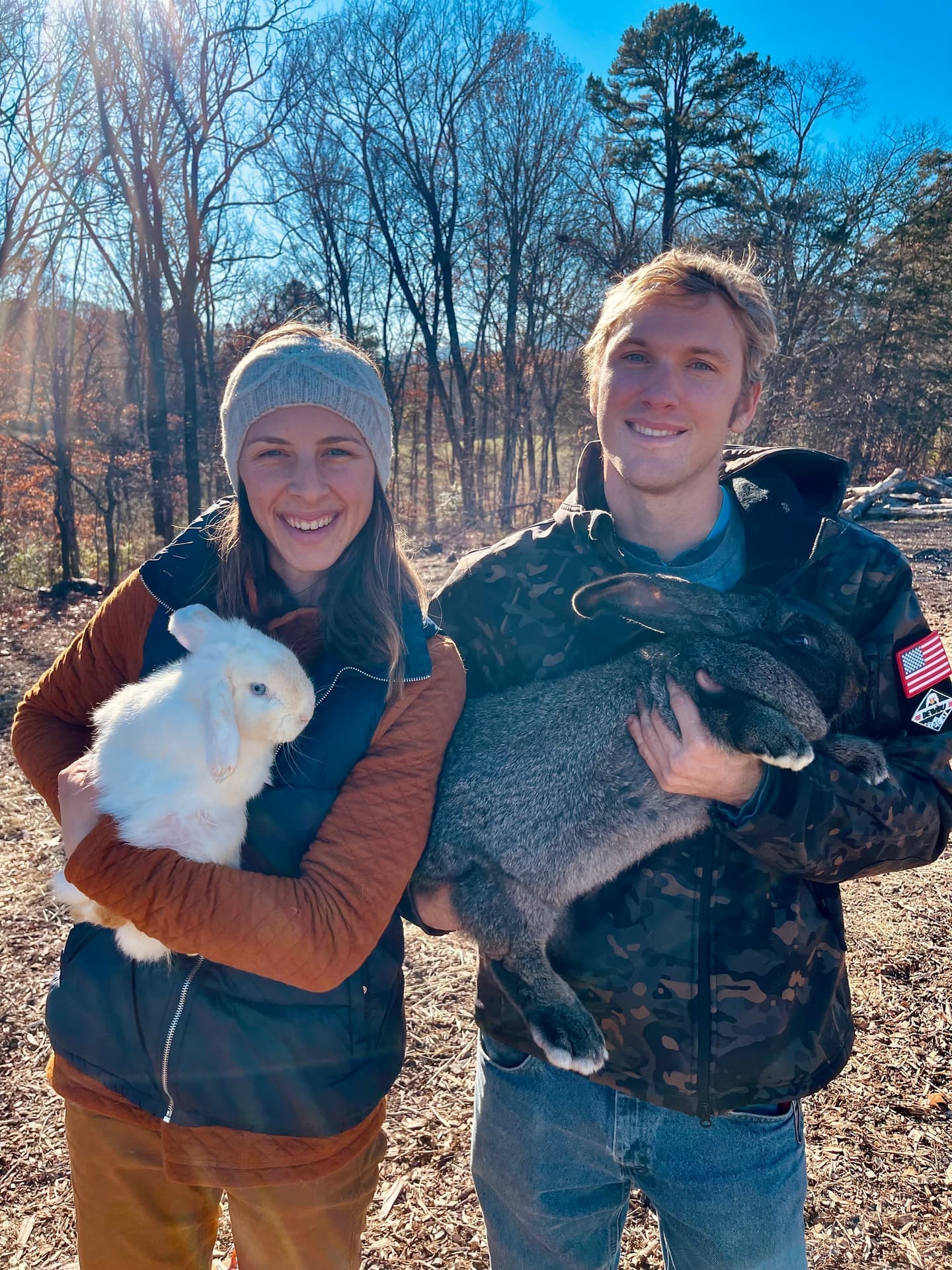 AMRabbits breeders with Flemish Giant and Lionhead rabbits