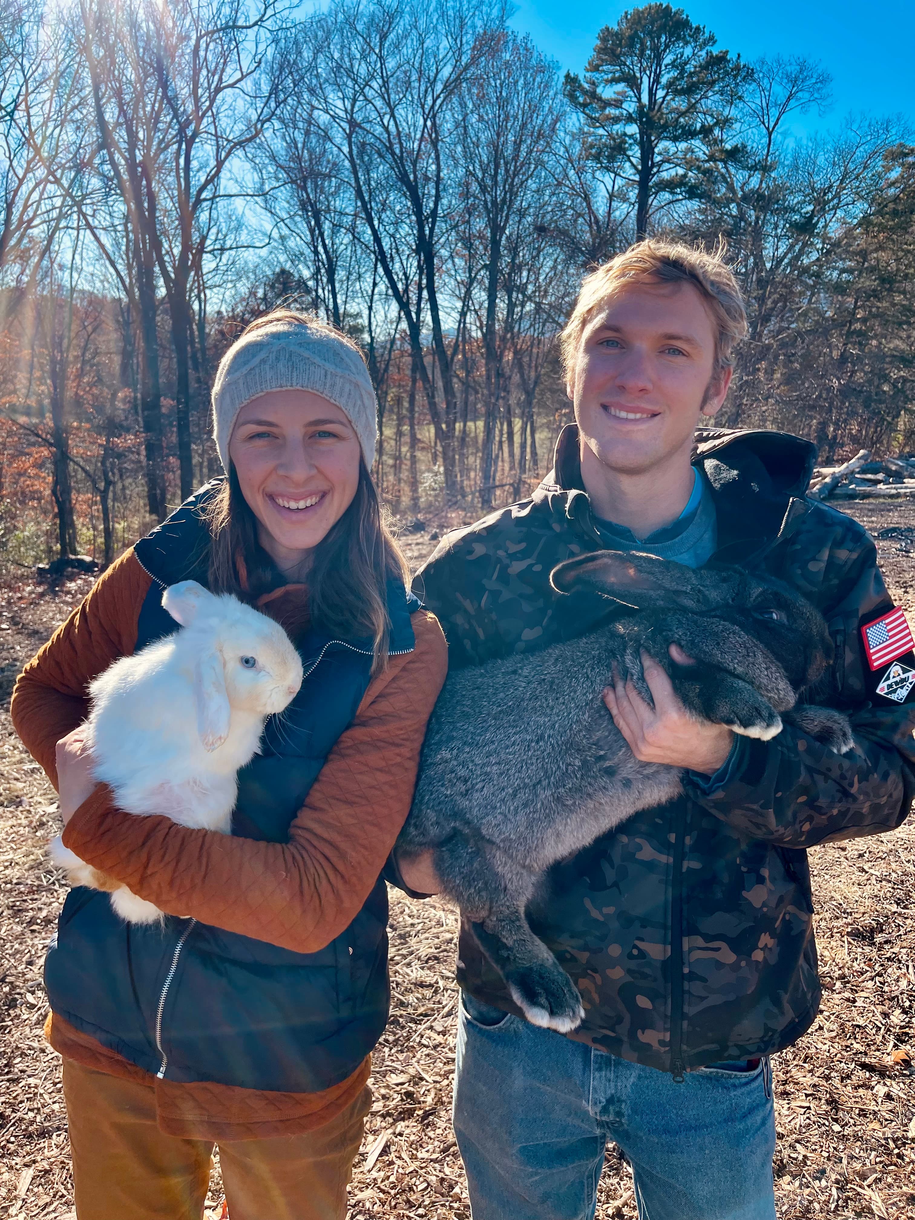 AMRabbits breeders with Flemish Giant and Lionhead rabbits